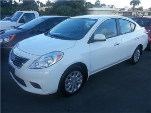 NISSAN VERSA SV 2013