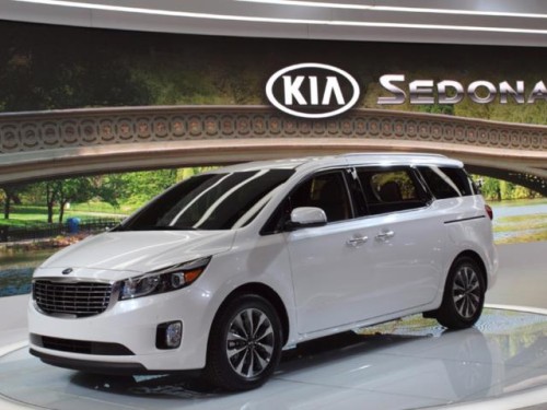 NUEVA Y REDISEÃ?ADA KIA SEDONA 2015