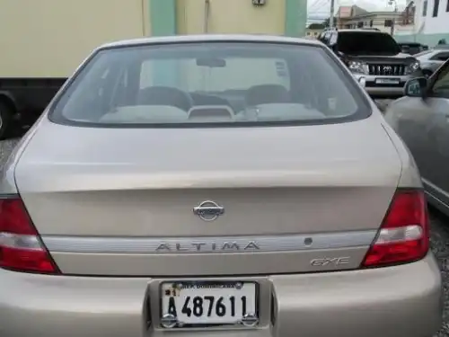 Nissan Altima  2001