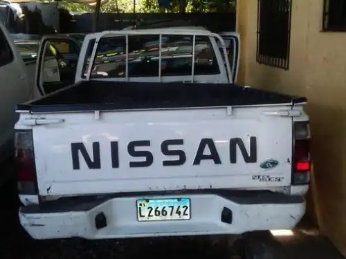 Nissan D 21  2005