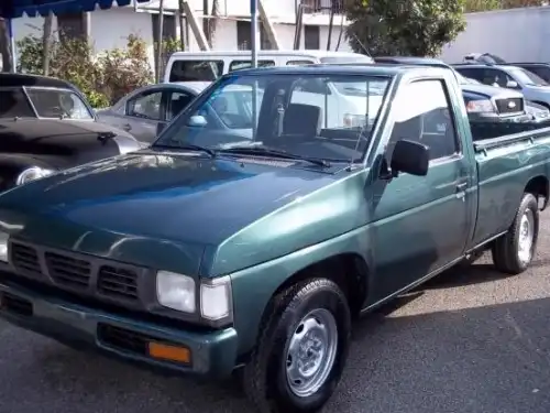 Nissan D212002