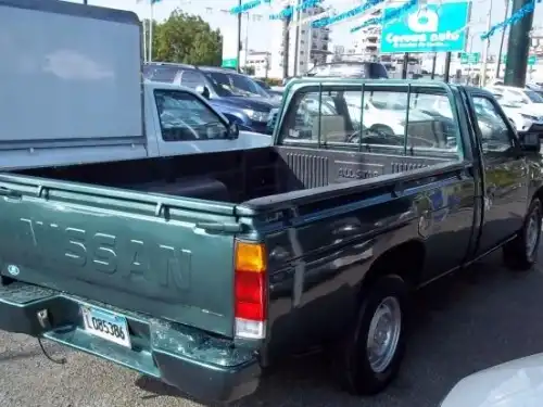 Nissan D212002