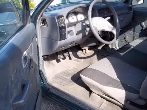 Nissan D212002