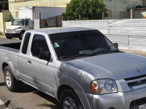 Nissan Frontier  2002