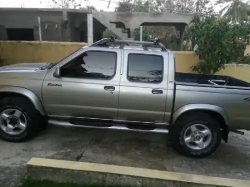 Nissan Frontier año 2000 