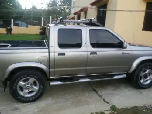 Nissan Frontier año 2000 