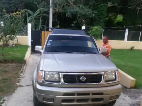 Nissan Frontier año 2000 