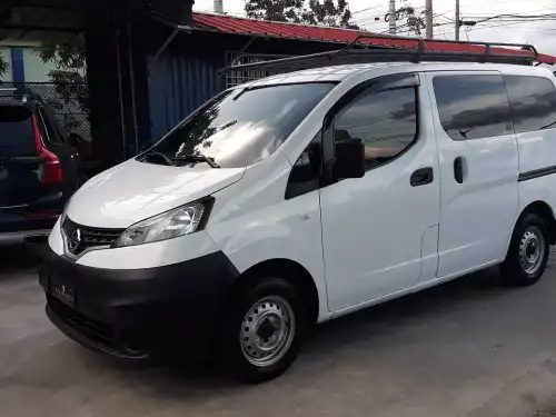 Nissan NV 200 2015