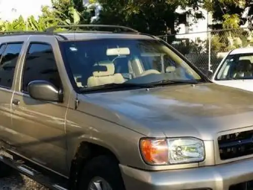 Nissan Pathfinder  2000