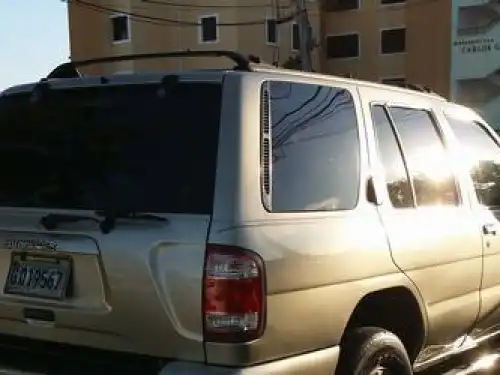 Nissan Pathfinder  2000