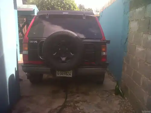 Nissan Pathfinder 1990