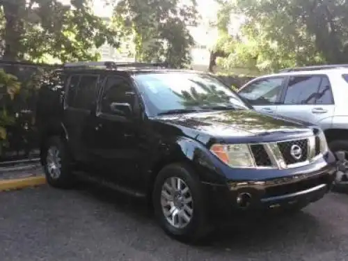 Nissan Pathfinder 2005 LE 
