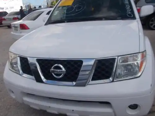 Nissan Pathfinder 2005 blanca 