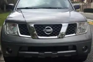 Nissan Pathfinder 2006 gris 4x4 full en piel 