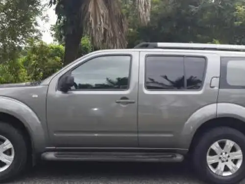 Nissan Pathfinder 2006 gris 4x4 full en piel 