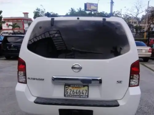 Nissan Pathfinder LE 2005