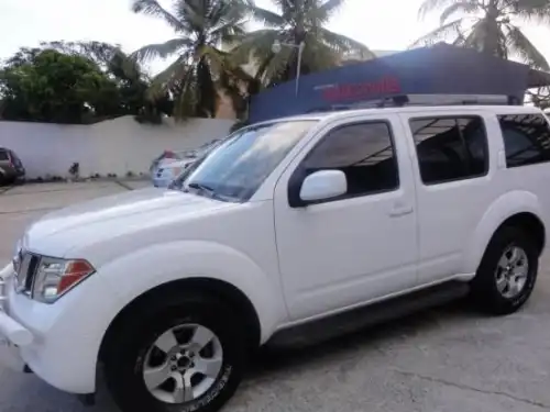 Nissan Pathfinder LE 2005