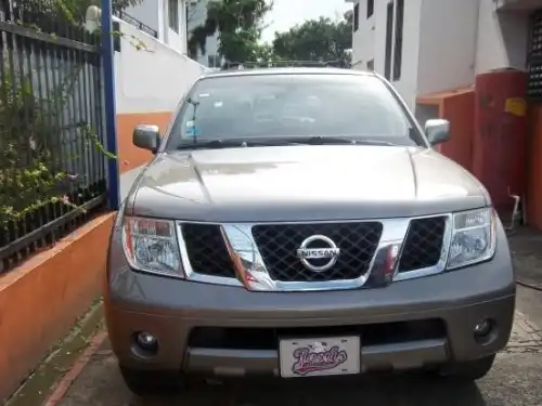 Nissan Pathfinder LE 2005