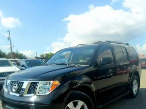 Nissan Pathfinder LE 2005