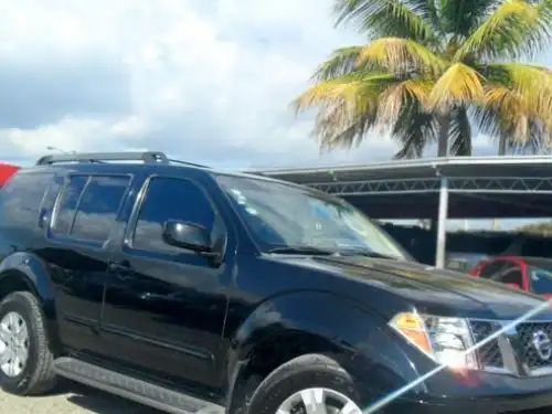 Nissan Pathfinder LE 2005