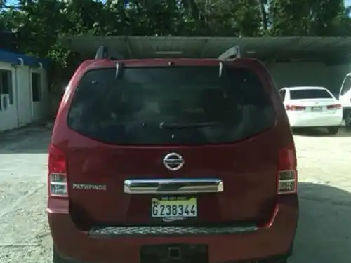 Nissan Pathfinder LE 2005
