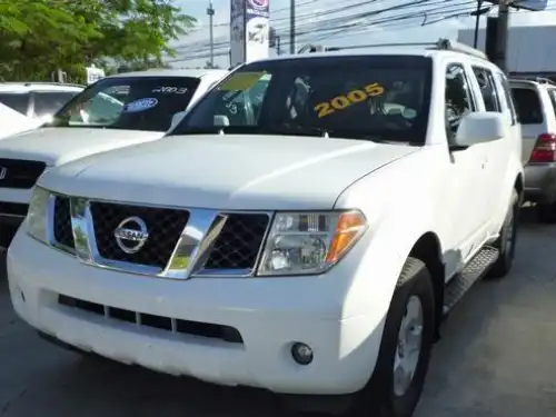 Nissan Pathfinder SE 2005