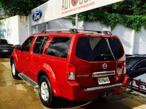Nissan Pathfinder SE 2005