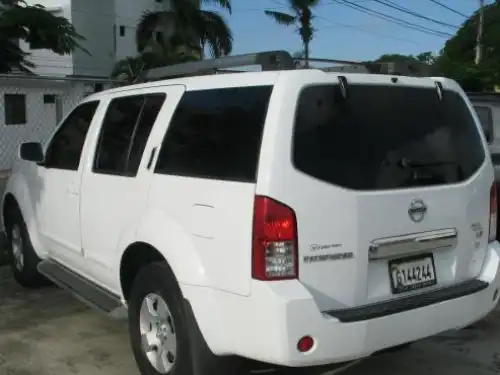 Nissan Pathfinder SE 2005