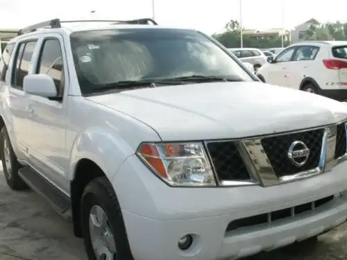 Nissan Pathfinder SE 2005