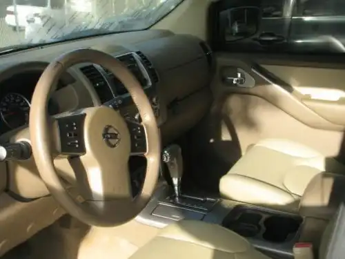 Nissan Pathfinder SE 2005