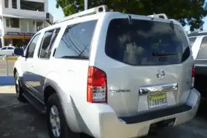 Nissan Pathfinder SE 2005
