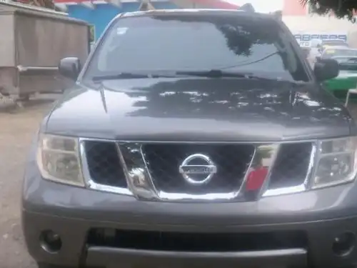 Nissan Pathfinder SE 2005