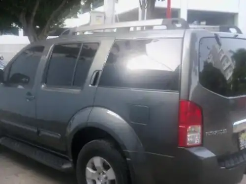 Nissan Pathfinder SE 2005