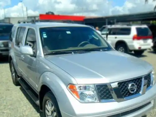 Nissan Pathfinder SE 2007