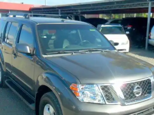 Nissan Pathfinder SE 2008