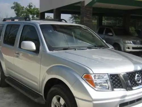 Nissan Pathfinder SE 2008