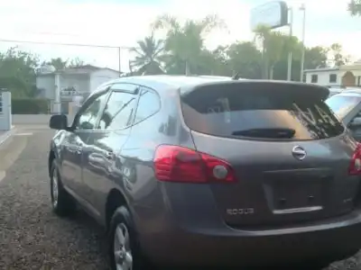 Nissan Rogue  2010