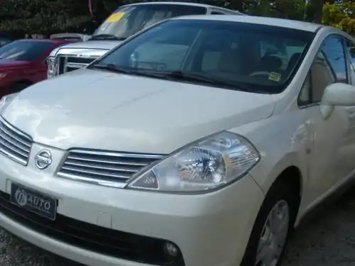 Nissan TIIDA  2008