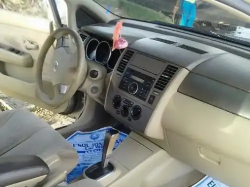Nissan TIIDA  2008