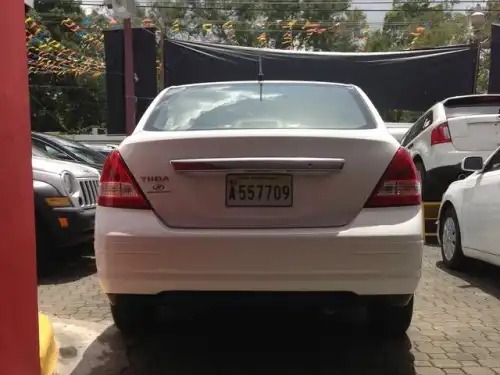 Nissan TIIDA  2011