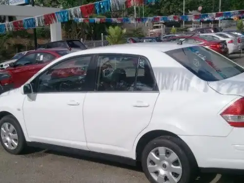 Nissan TIIDA  2012