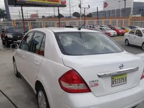 Nissan TIIDA  2012