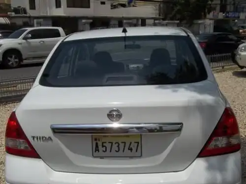 Nissan TIIDA  2012