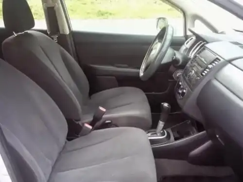 Nissan TIIDA Hatchback 2010