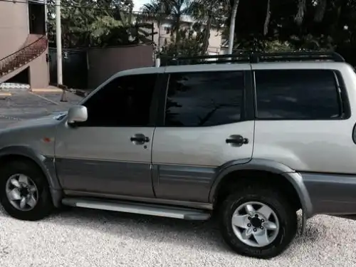 Nissan Terrano  2004