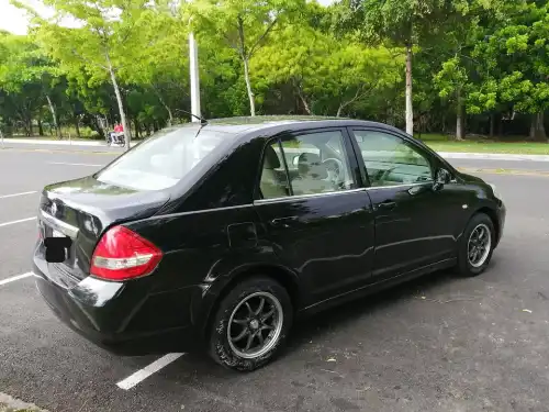 Nissan Tiida Sedan 