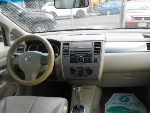 Nissan Tiida2007