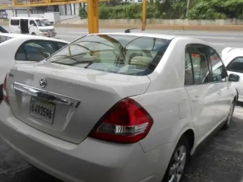 Nissan Tiida2008