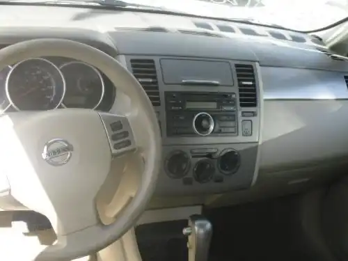 Nissan Versa  2010