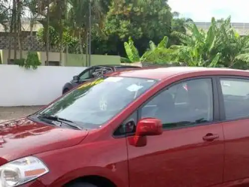 Nissan Versa  2010